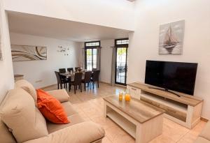 Villa Vista Oceana - Living Area with Smart TV
